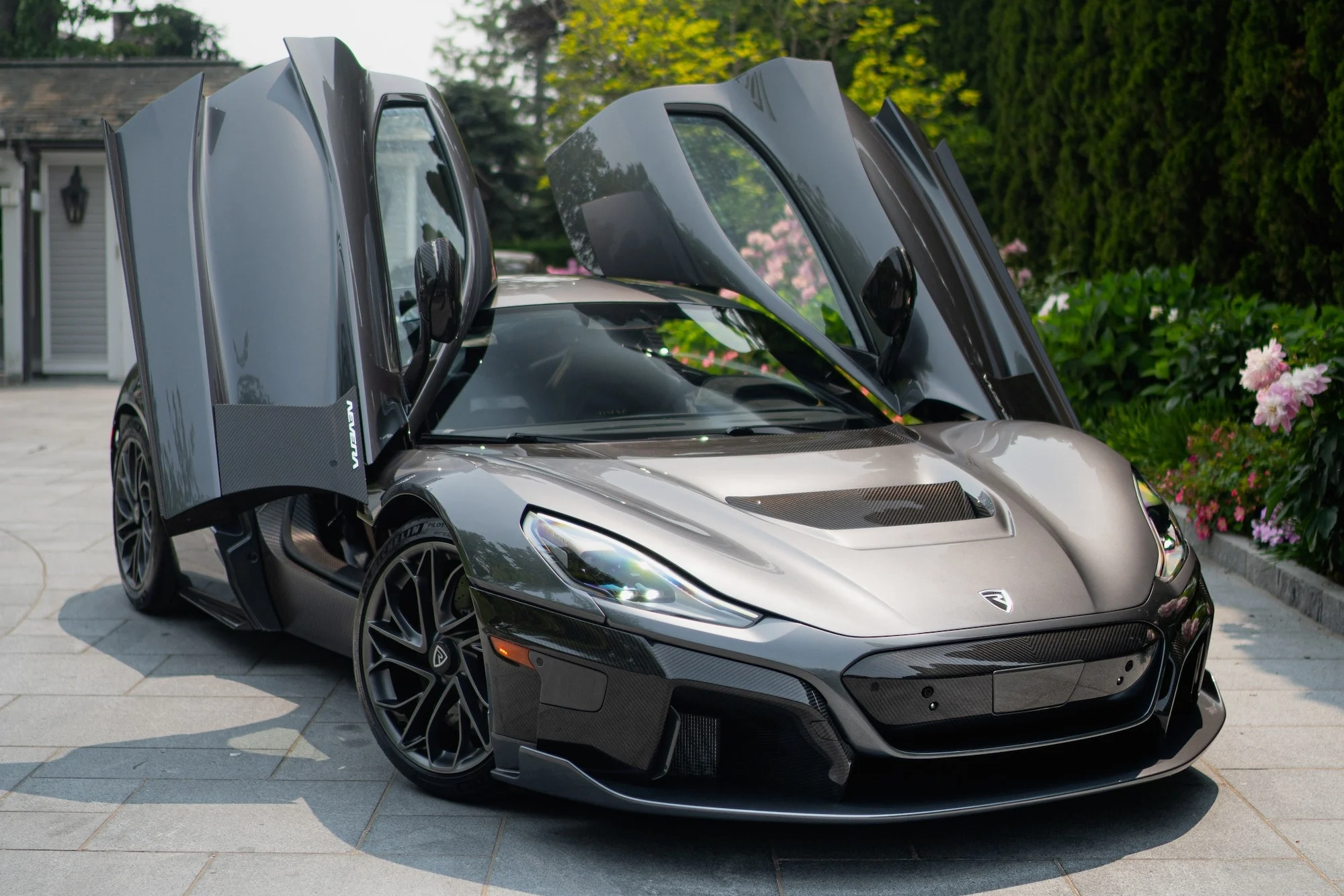 internal combustion engine, hypercar, electric supercar, Koenigsegg, sustainable performance, hybrid powertrain, supercar design 5
