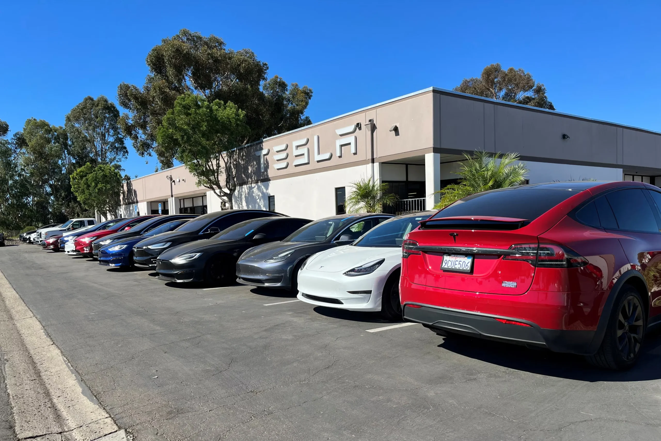 global EV market, electric vehicle sales, Europe EV growth, China EV decline, North America EV market, battery electric vehicles, plug-in hybrid 4