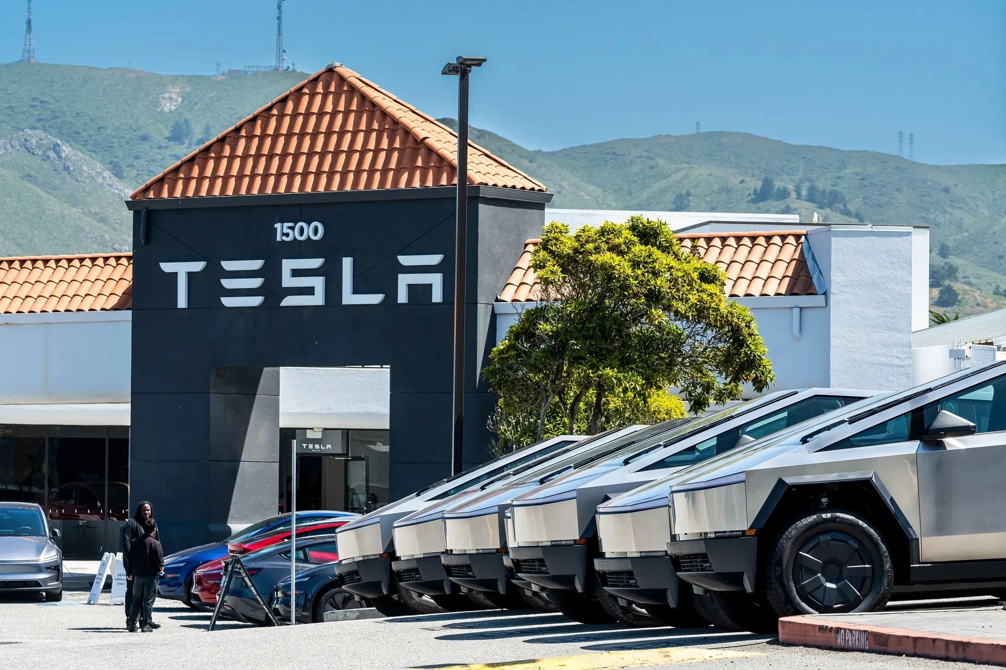 California car sales, anti-tracking law, domestic violence vehicle tracking, automotive manufacturers, car industry legislation, vehicle remote access, auto market impact 5
