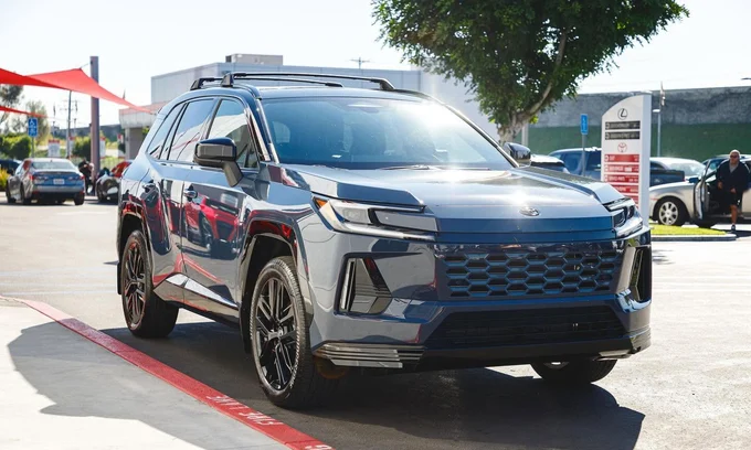 Toyota RAV4, 2026 RAV4, hybrid SUV, US car shortage, Toyota dealership, SUV demand, Kentucky plant, automotive news 2
