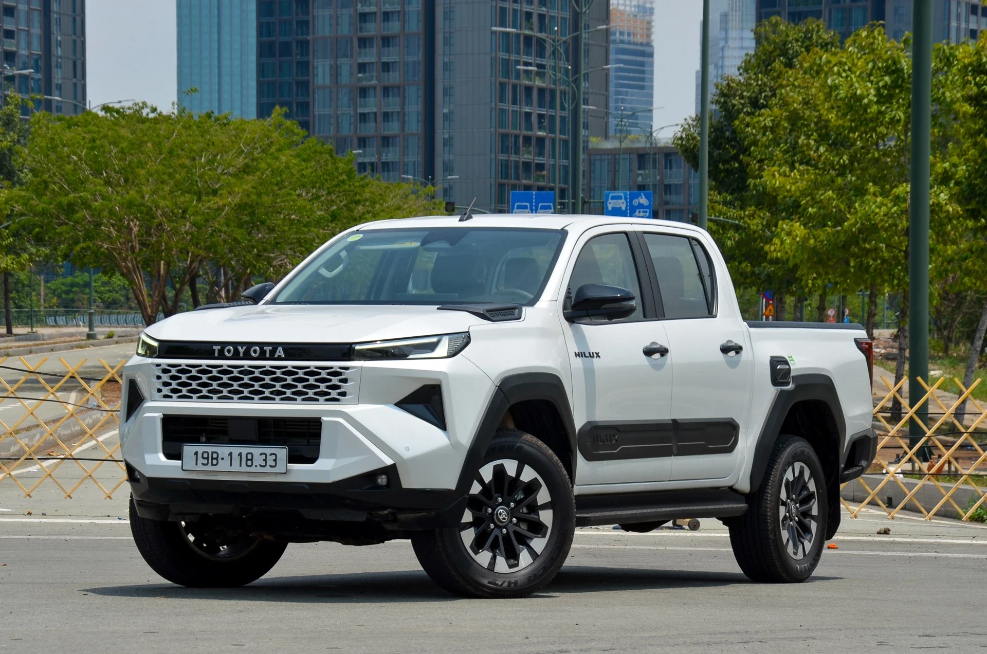car color trends, neutral car colors, automotive paint colors, car buying preferences, 2025 auto market, vehicle color statistics, neutral shades, car color popularity 2