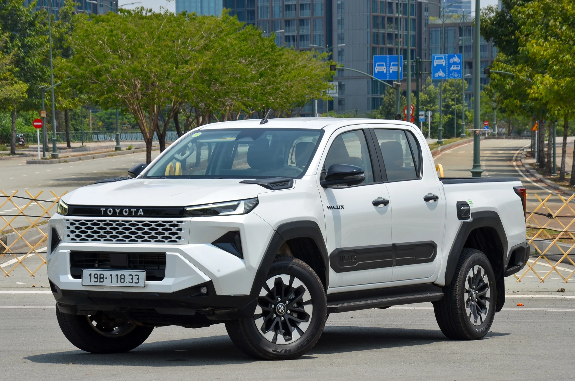 Vietnam pickup trucks, pickup truck market Vietnam, Ford Ranger Vietnam, Toyota Hilux sales, Vietnamese automotive regulations, 2026 pickup sales, Vietnam vehicle classification 5