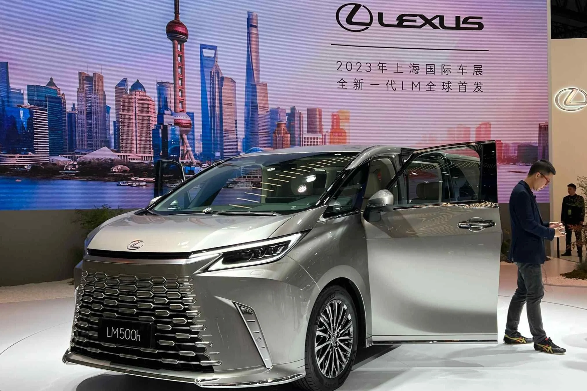 Toyota sales decline, May 2026 automotive market, China car sales, Middle East auto market, Toyota production numbers, global auto industry trends 4
