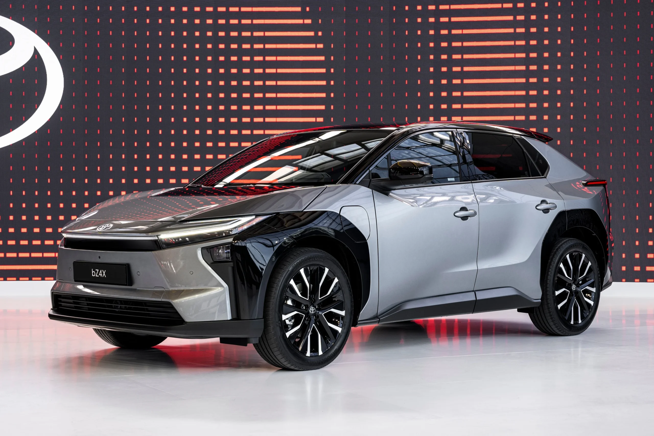 global EV market, electric vehicle sales, Europe EV growth, China EV decline, North America EV market, battery electric vehicles, plug-in hybrid 2