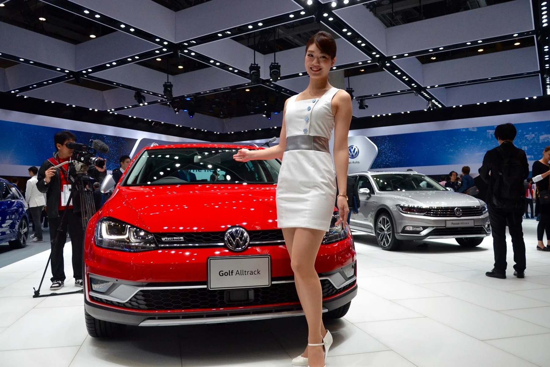 Volkswagen job cuts, Germany workforce reduction, automotive restructuring, EV transition, car industry competition, Volkswagen 2024 layoffs 4