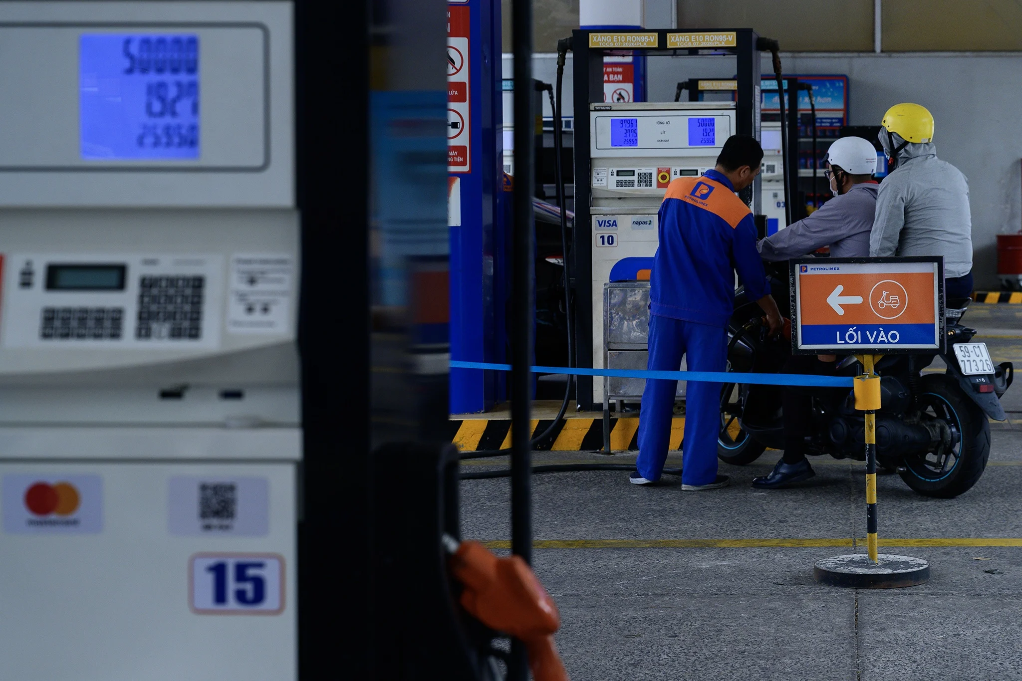 E10 fuel, used car market, fuel compatibility, ethanol gasoline, Vietnam automotive, used cars, fuel transition, car buyers 4