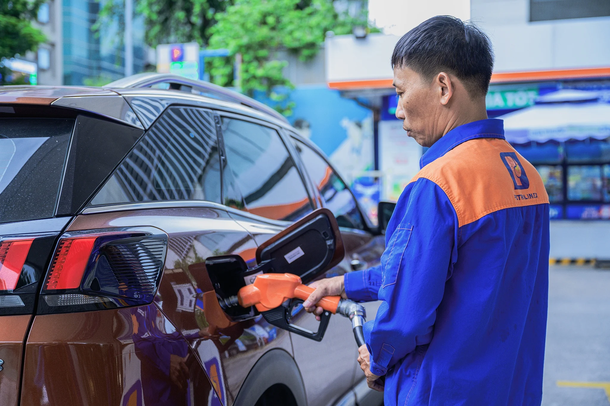 E10 fuel, used car market, fuel compatibility, ethanol gasoline, Vietnam automotive, used cars, fuel transition, car buyers 2