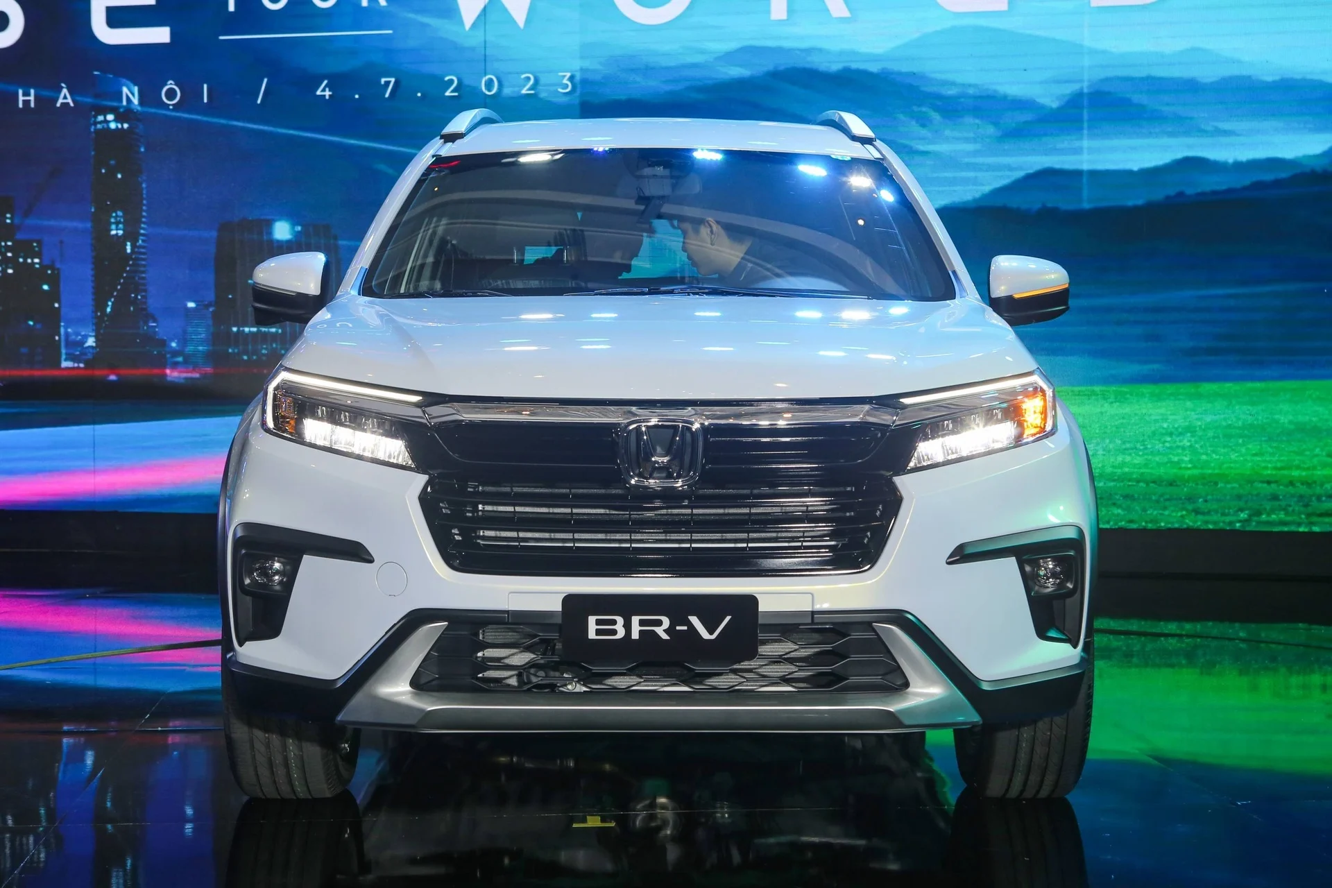 affordable 7-seat MPV, MPV discounts Vietnam, best-selling MPV 2024, VinFast Limo Green, Mitsubishi Xpander discount, Toyota Veloz, Hyundai Stargazer, Honda BR-V offers 5