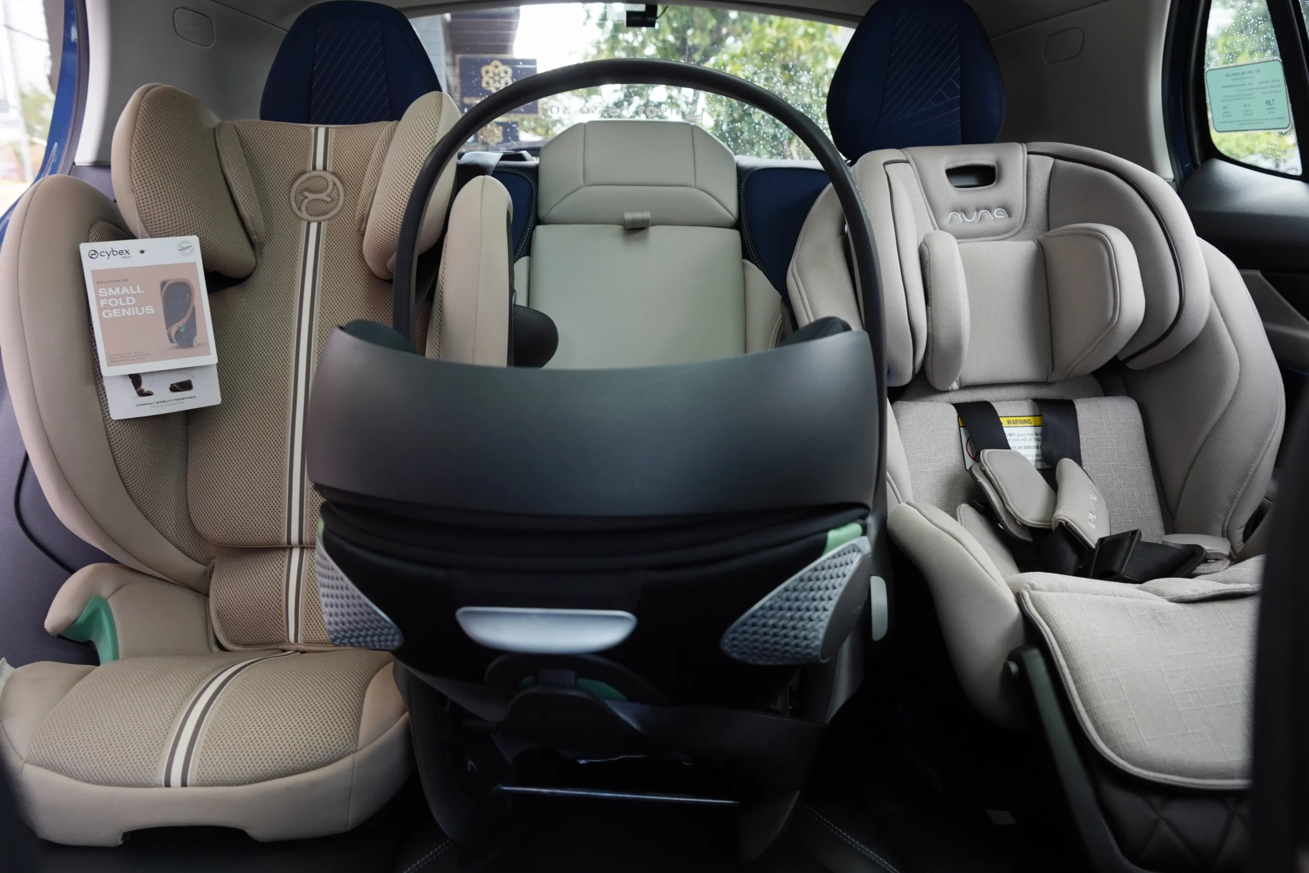 compact SUV, child seats, three child seats, C-segment SUV, family car space, Lynk & Co 01, ISOFIX, car seat installation 2