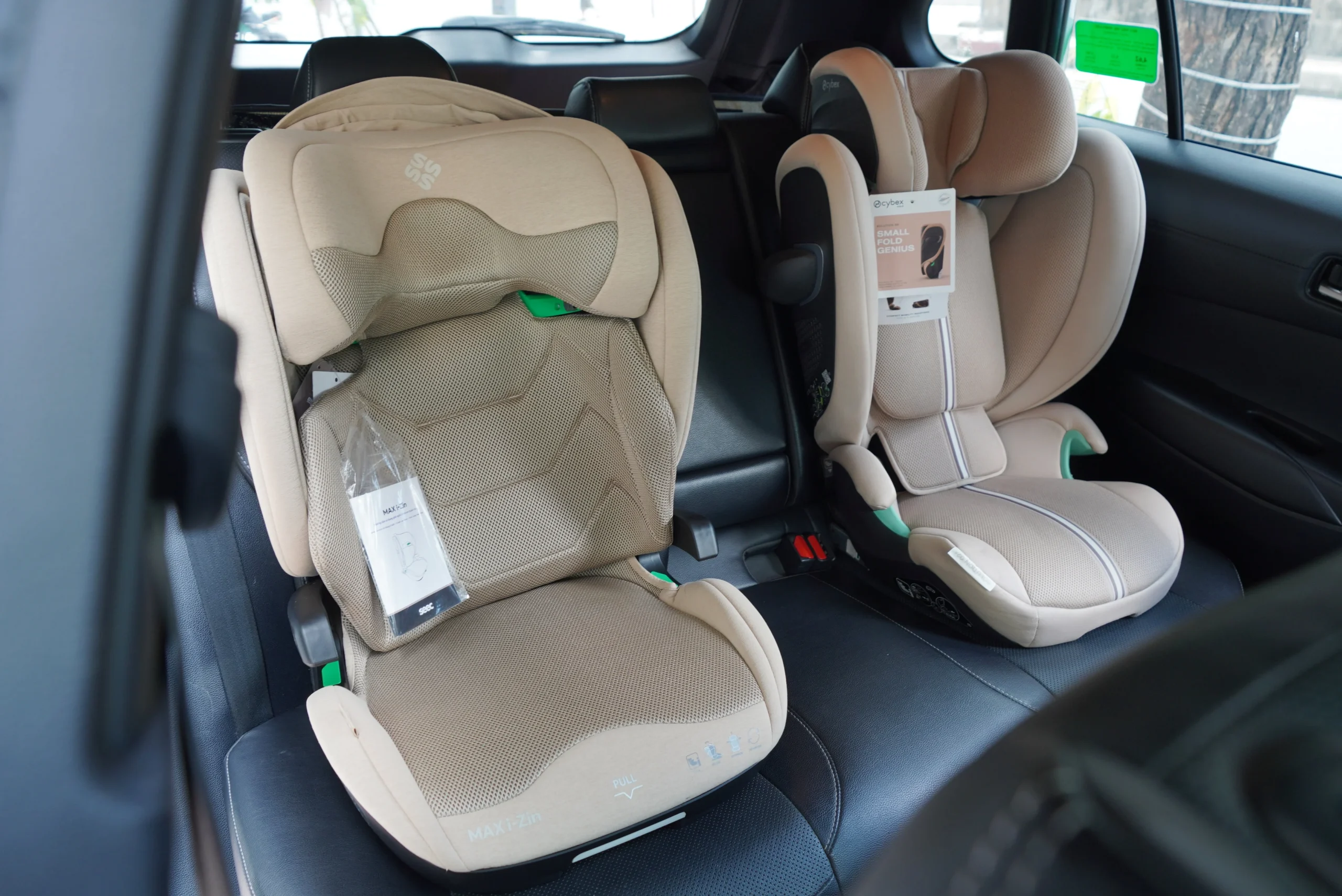 compact SUV, child car seat, three child seats, family car, Toyota Corolla Cross, VinFast VF5, car seat installation, urban SUV 3