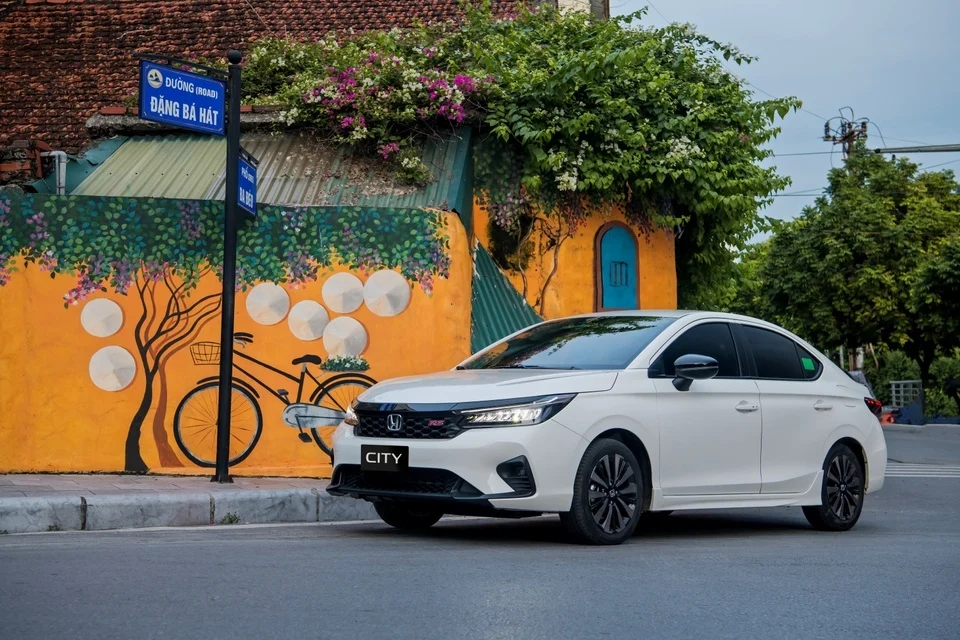 mid-year sedan discounts, affordable sedans Vietnam, Toyota Vios price cut, Honda City rebate, Mitsubishi Attrage promotion, BYD Seal 2026 deal 3