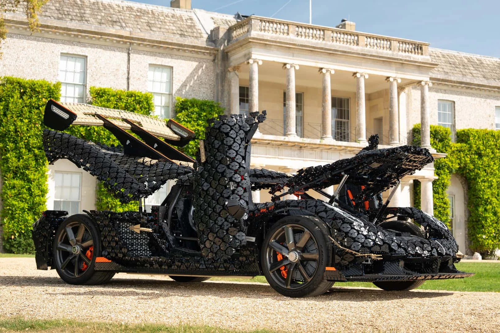 internal combustion engine, hypercar, electric supercar, Koenigsegg, sustainable performance, hybrid powertrain, supercar design 2