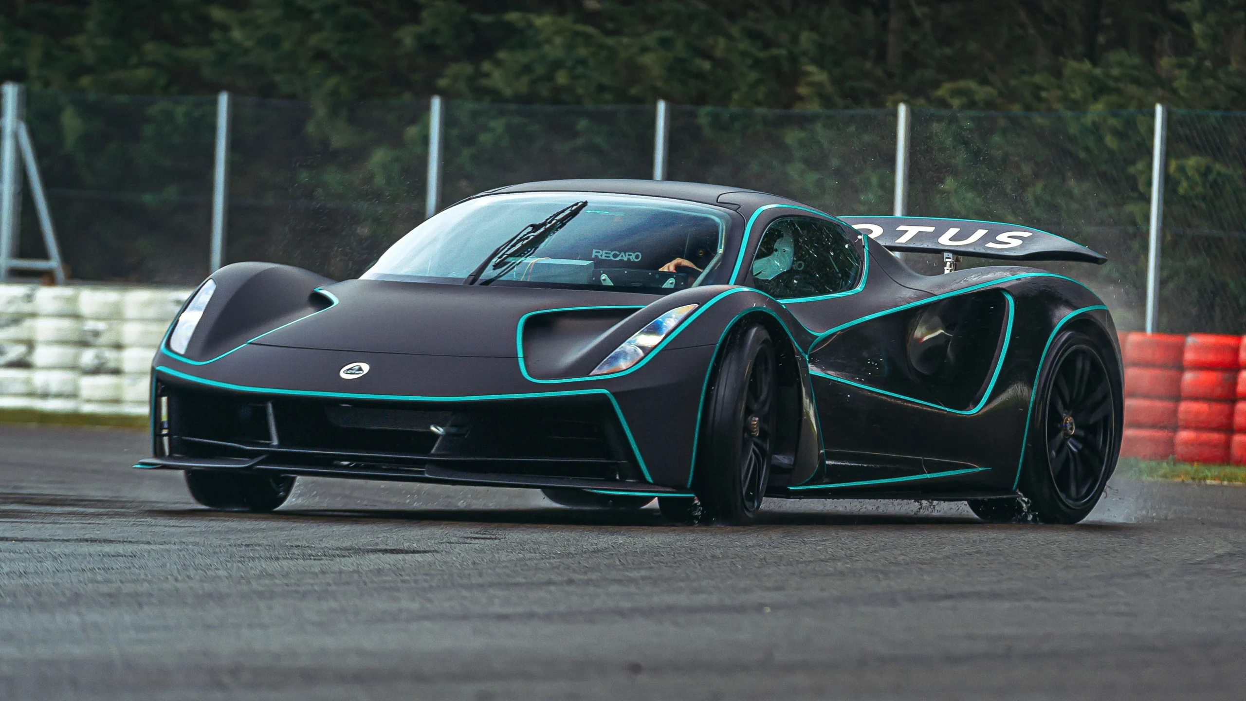 Lotus, sports car weight, 1.8 tonnes, hybrid supercar, electric vehicles, Feng Qingfeng, automotive strategy 2