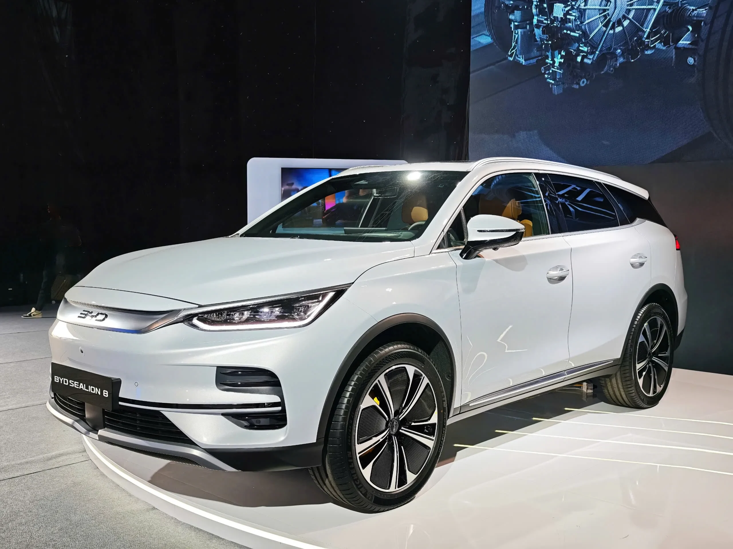 7-seater car discounts, June 2026 car deals, MPV sales Vietnam, SUV promotions, Mazda CX-8 discount, Mitsubishi Destinator offer, Toyota Xpander price cut, BYD electric MPV 5