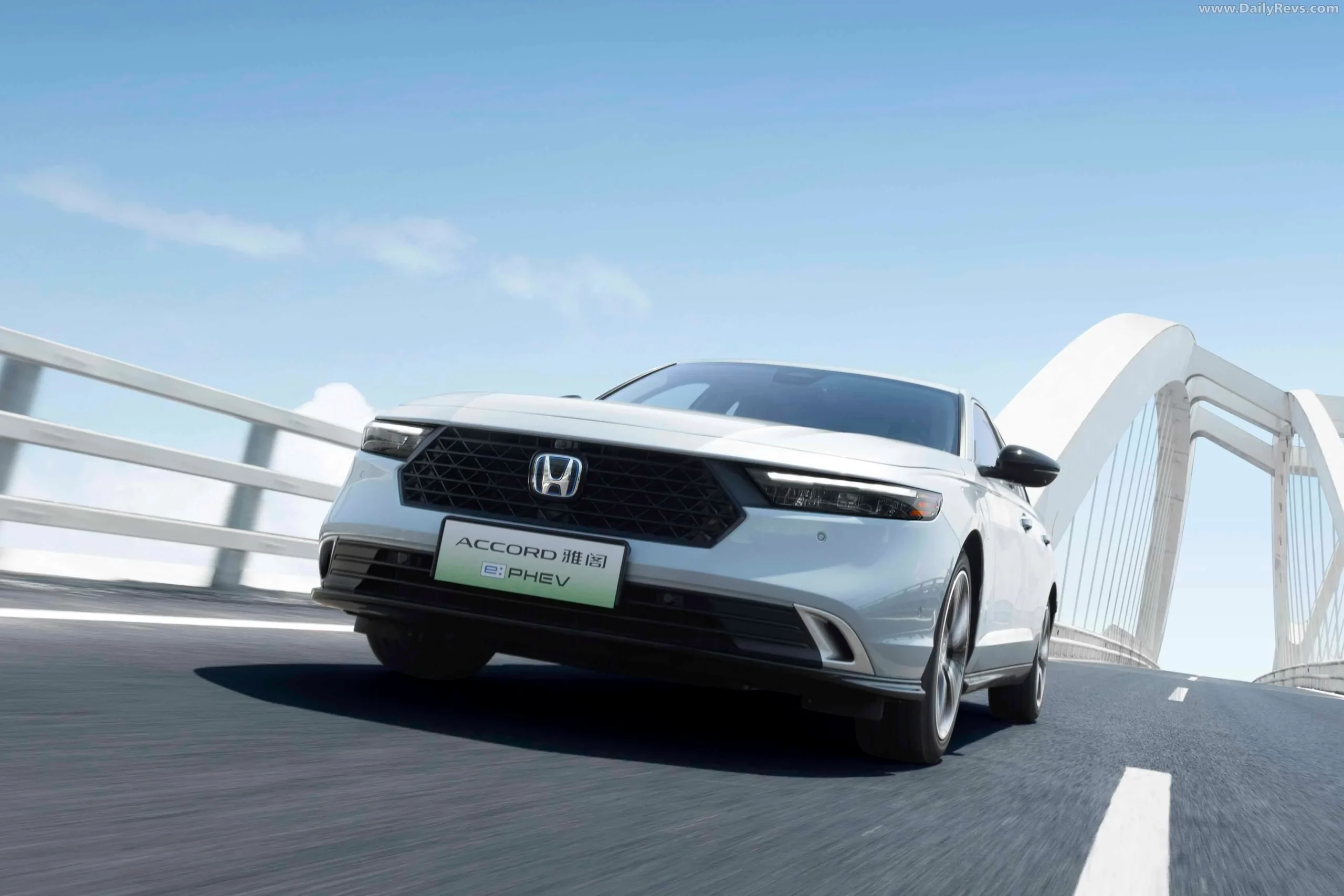 Honda Accord, 15 million sales, US car market, hybrid sedan, midsize sedan, Honda hybrid, American automotive success, car industry milestones 2