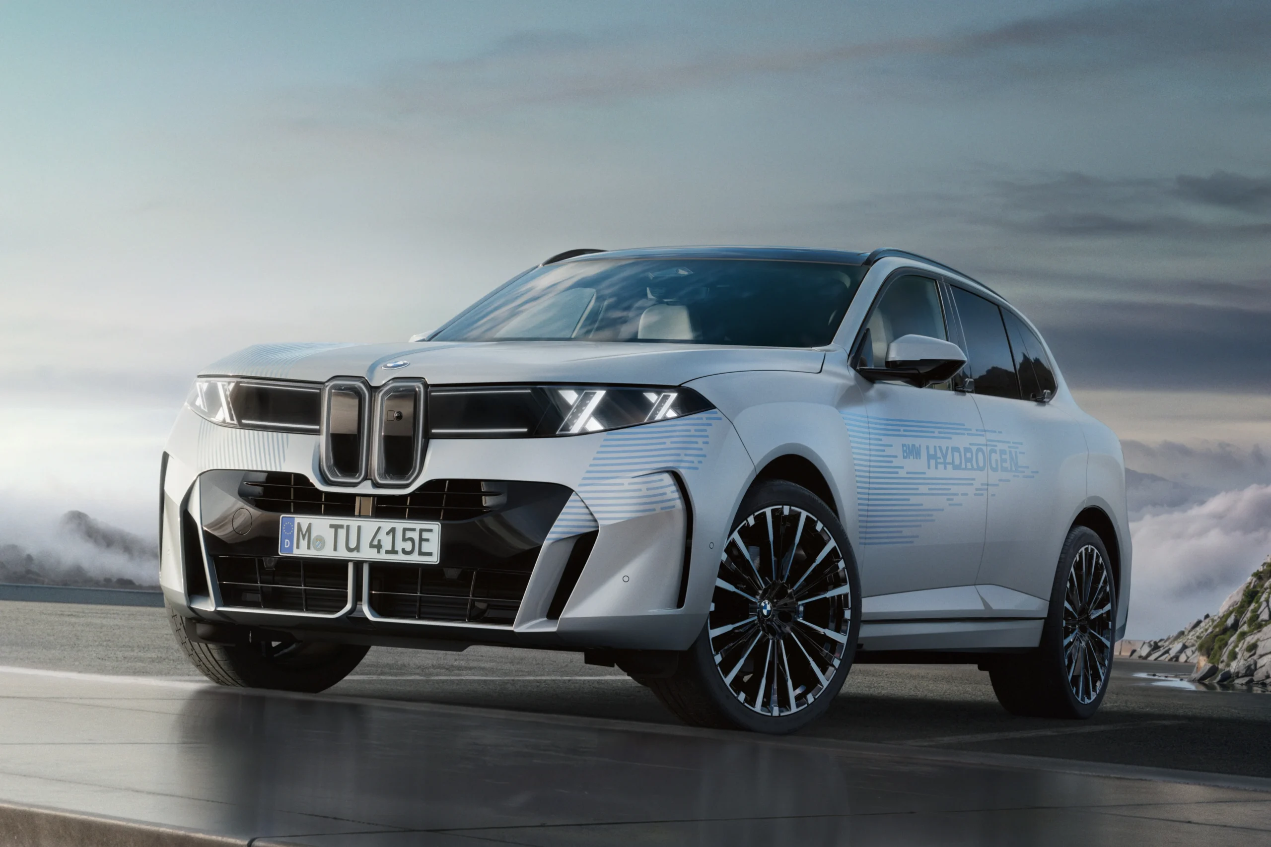 BMW iX5 Hydrogen, hydrogen SUV, fuel cell vehicle, BMW hydrogen fuel cell, 750 km range, electric mobility, sustainable SUV, Spartanburg plant 2