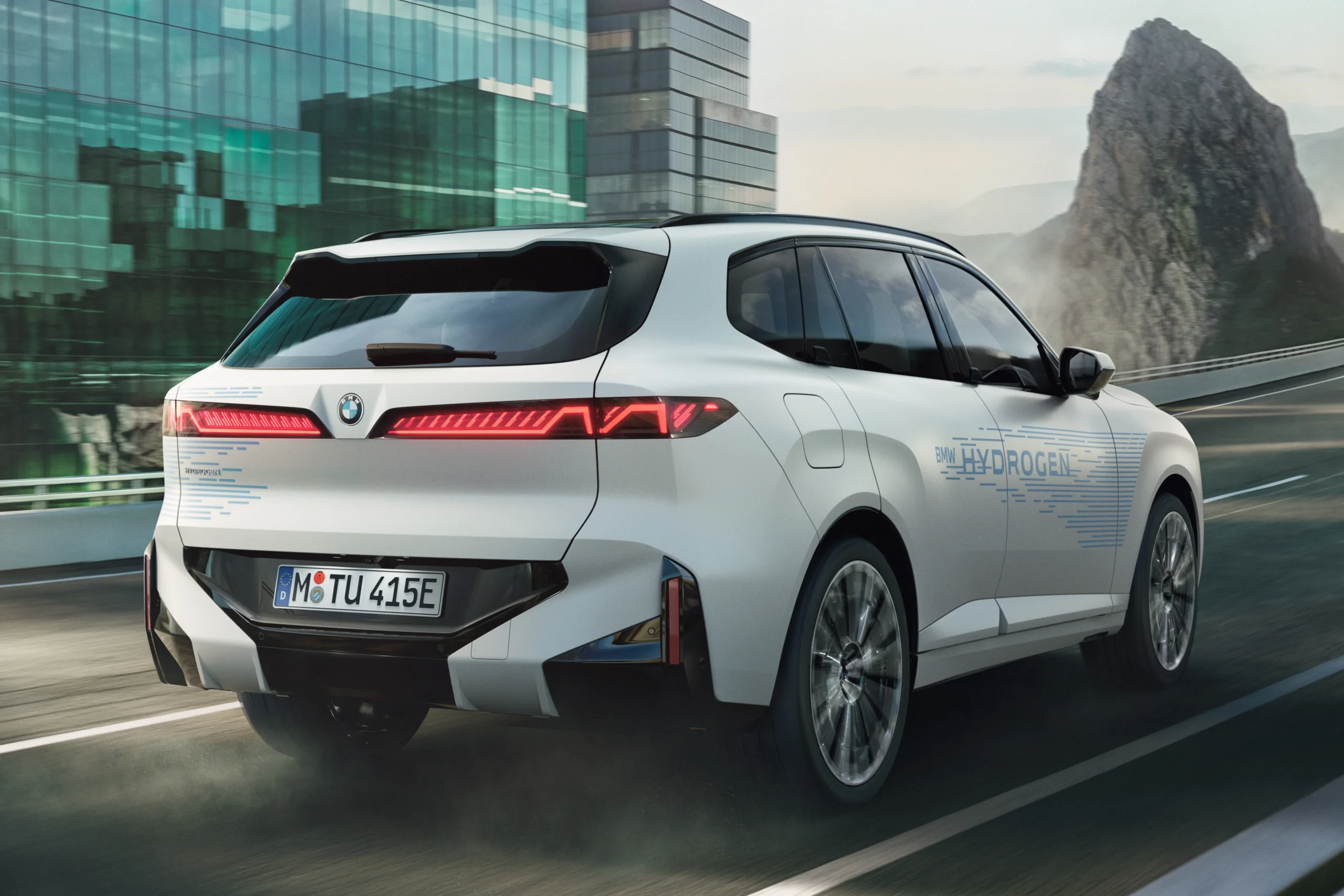 BMW iX5 Hydrogen, hydrogen SUV, fuel cell vehicle, BMW hydrogen fuel cell, 750 km range, electric mobility, sustainable SUV, Spartanburg plant 4
