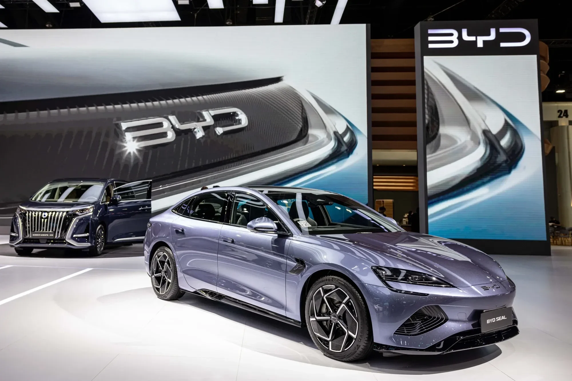BYD, electric vehicles, EV sales, global expansion, export growth, Chinese auto market, battery technology, Leapmotor 4