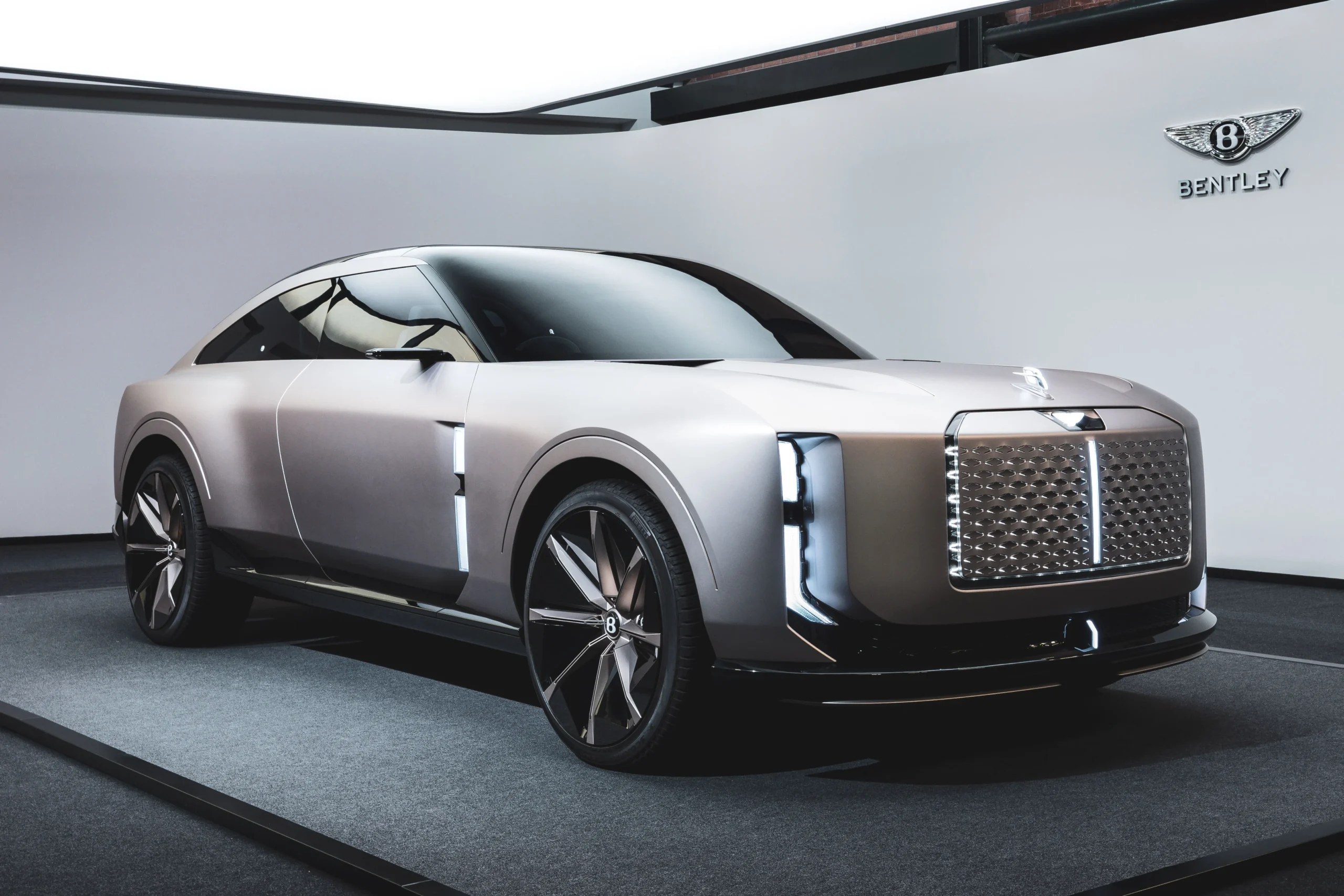 Bentley Torcal, electric SUV, luxury electric car, Bentley EV, 2026 car launch, electric luxury SUV, automotive news 4