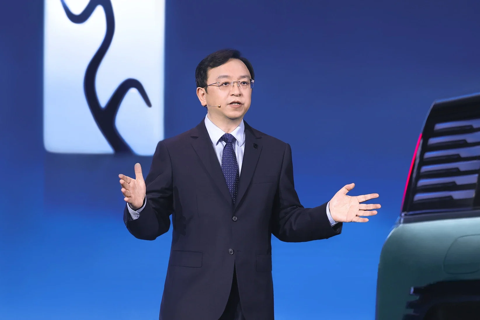 BYD, electric vehicles, EV sales, global expansion, export growth, Chinese auto market, battery technology, Leapmotor 3