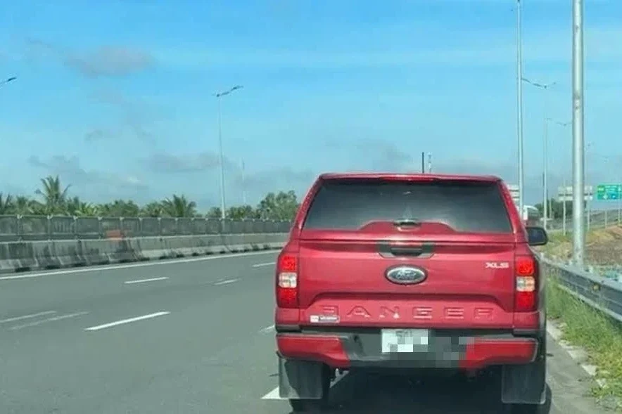 highway parking fine, illegal parking penalty, Vietnam traffic law, road safety, driver license points, traffic violation fine, emergency stop highway 2