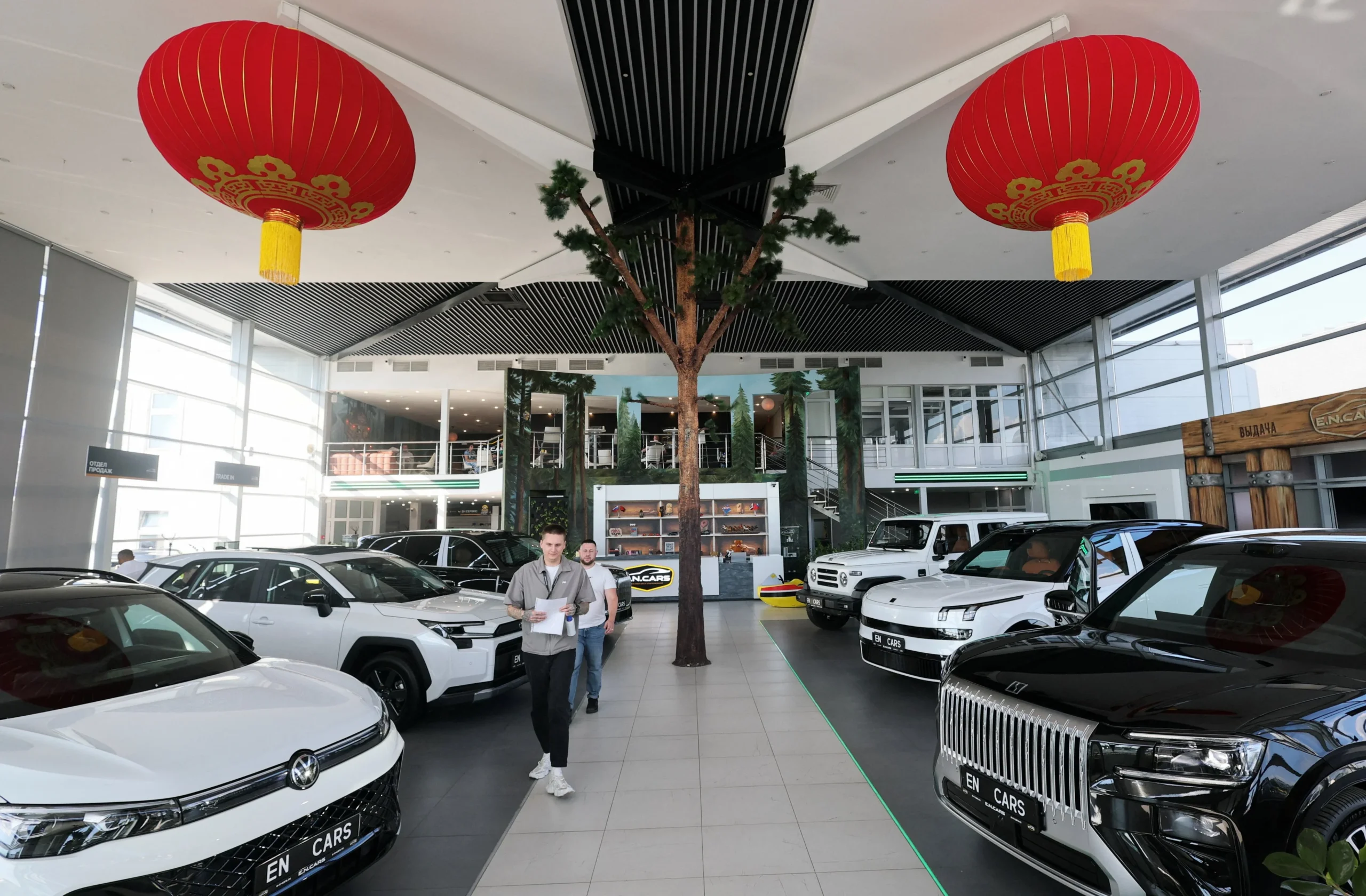 electric cars Russia, Chinese EVs, plug-in hybrid Russia, fuel shortage Russia, EV market Russia, charging stations Russia, EN Cars Moscow 3