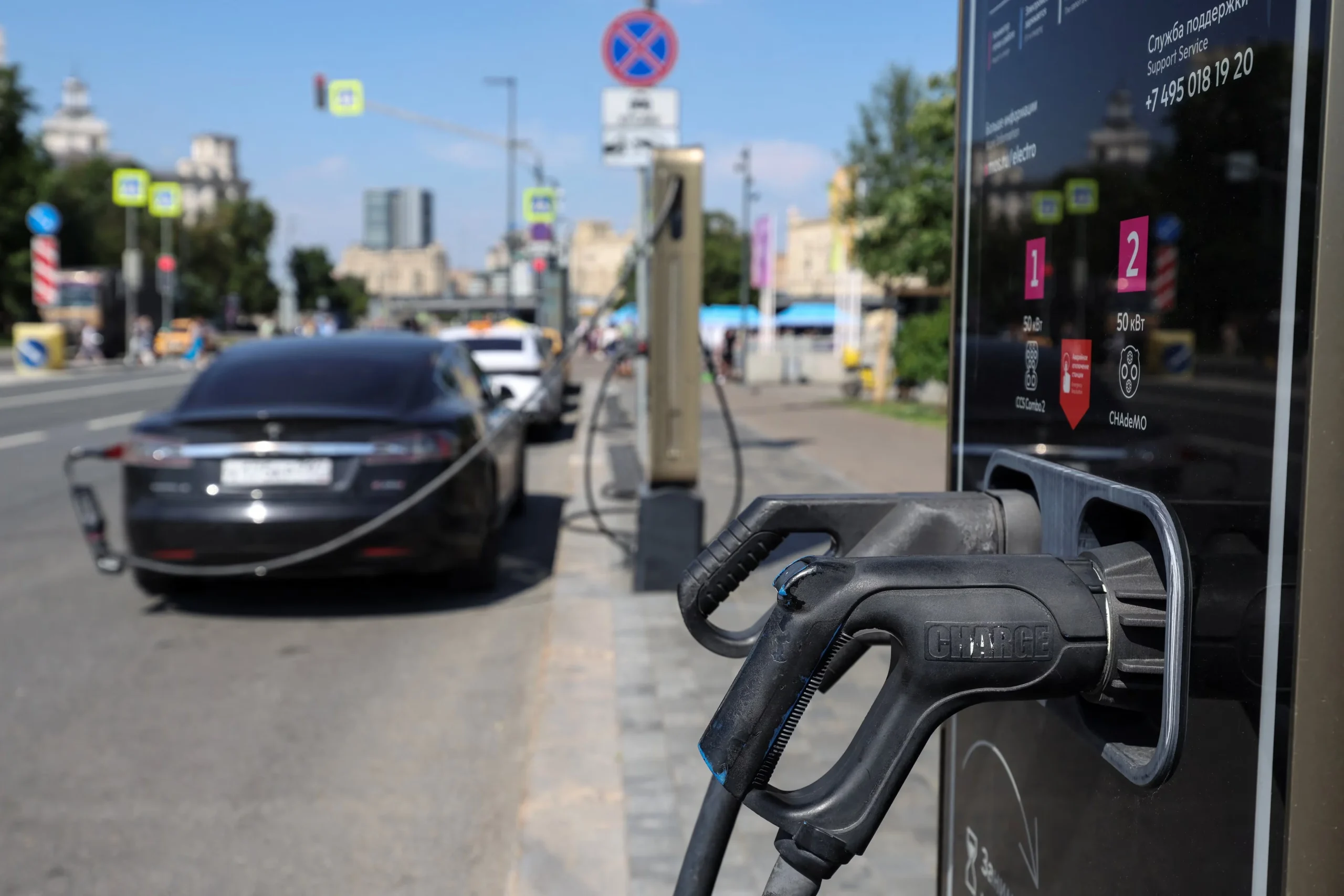 electric cars Russia, Chinese EVs, plug-in hybrid Russia, fuel shortage Russia, EV market Russia, charging stations Russia, EN Cars Moscow 5