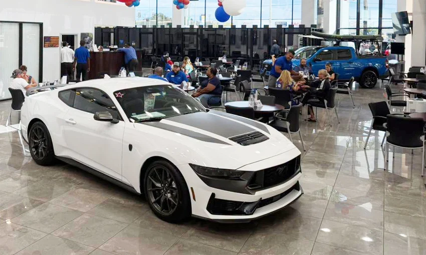 car loans, auto financing, long-term auto loans, vehicle debt, monthly car payment, US car market, auto loan trends, 7-year car loan 2