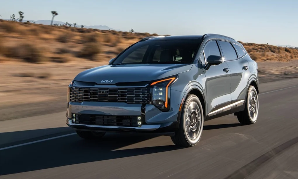Kia US sales, Kia hybrid SUV, Kia Sportage hybrid, Kia sales record 2025, US automotive market, Kia Carnival hybrid, Kia EV6 sales 2