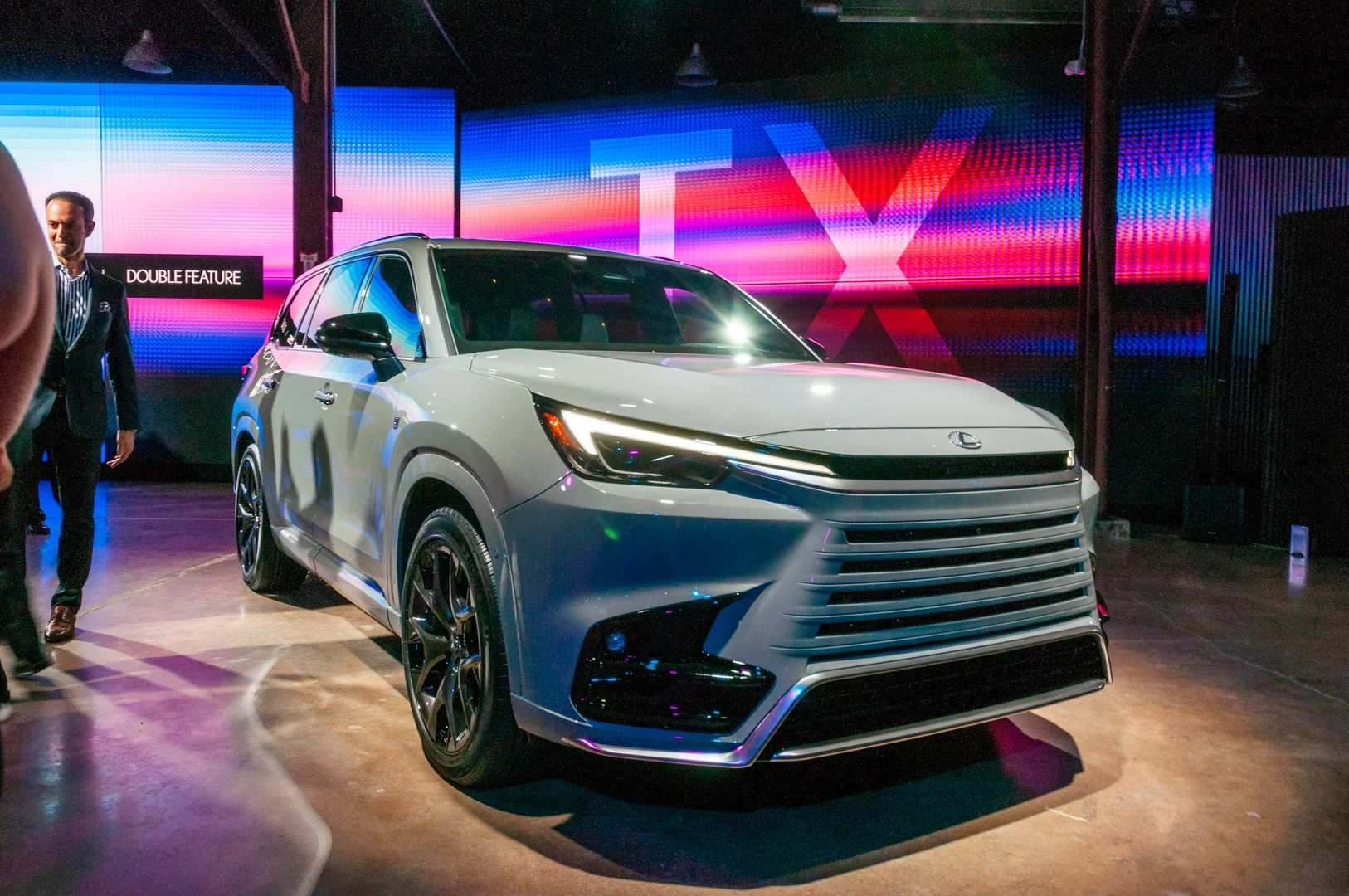 US auto market, car sales USA, hybrid vehicles, GM sales, Toyota US, Stellantis, automotive trends, fuel price impact 6