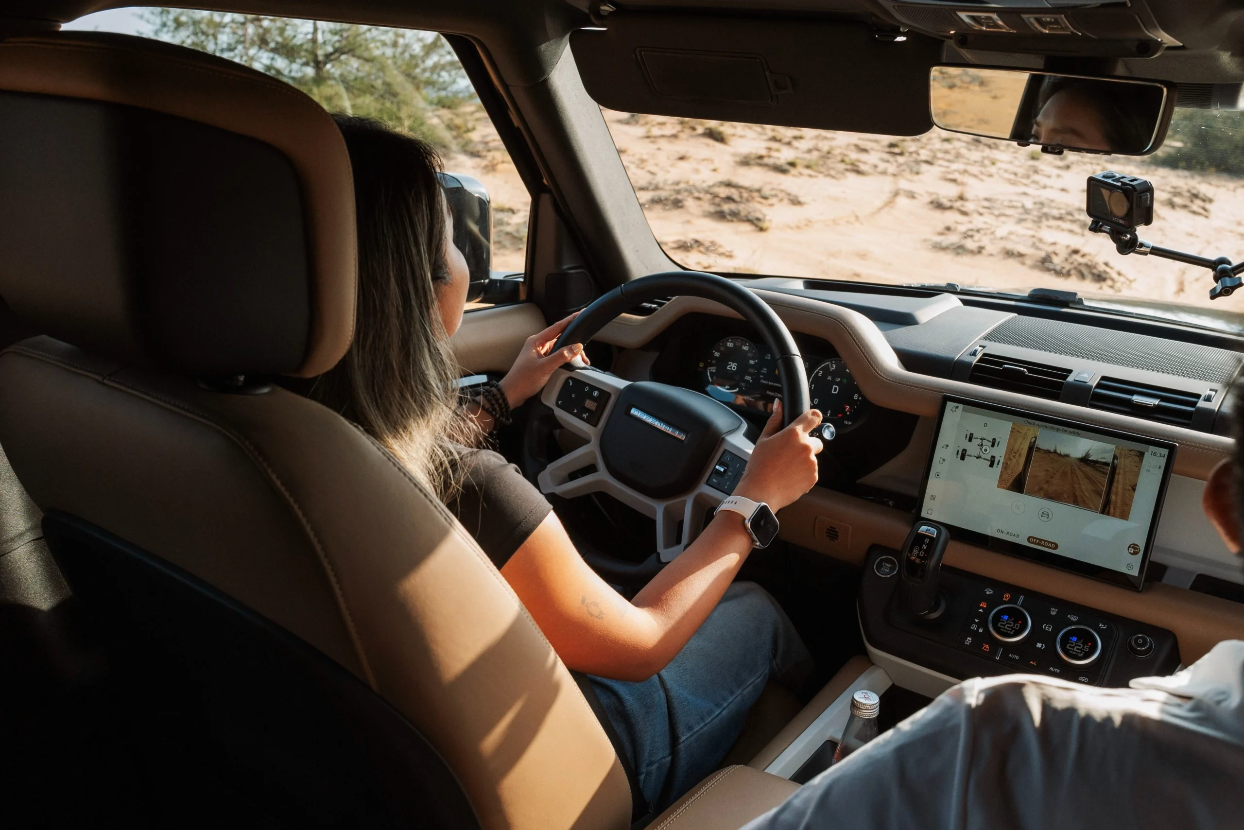 Land Rover Defender 130, luxury off-road SUV, off-road performance, premium SUV review, high-end 4x4, sand dune capability, 8 billion VND price 9